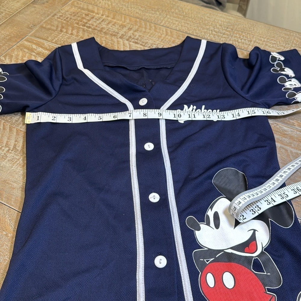 Women’s Mickey baseball jersey size rubbed off - Picture 2 of 7